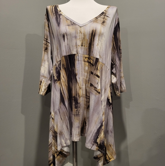 Karen Kane Tops - Super soft and flowy tunic top